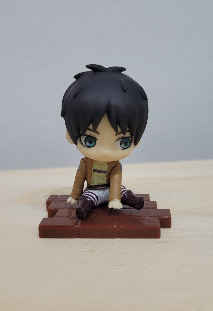 Eren - Attack on Titan Suwarasetai Sitting Mini Figure